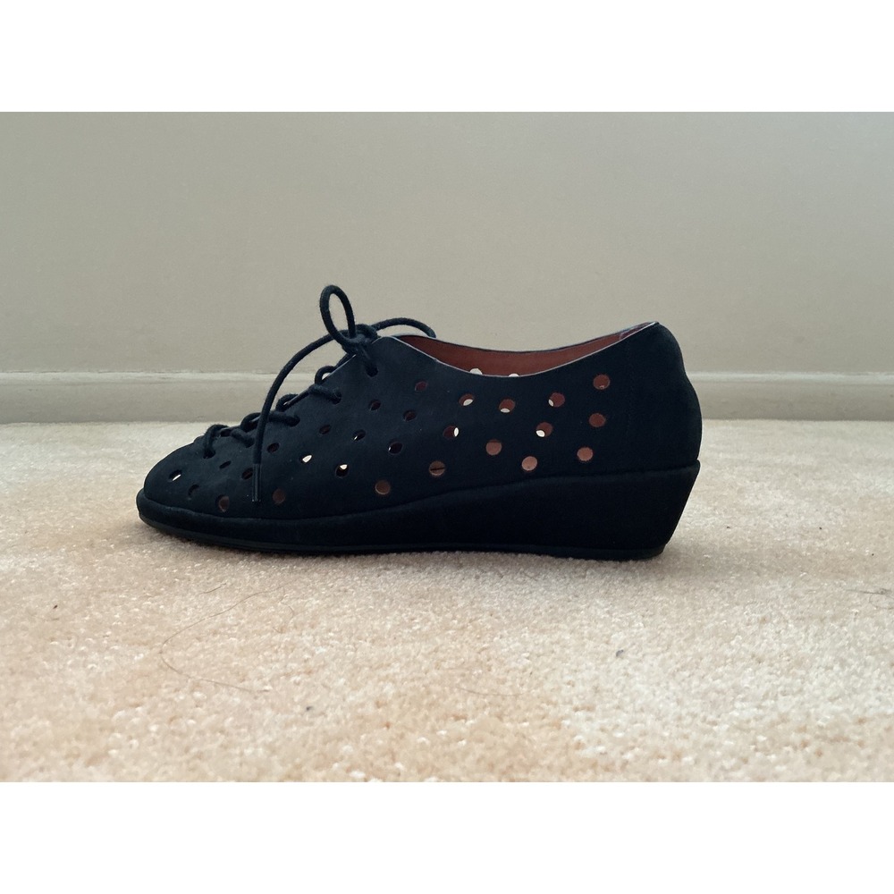 LAmour Des Pieds Black Suede Lace Perforated Peep Toe Style Wedge Shoes Sz 8.5 - Picture 5 of 9
